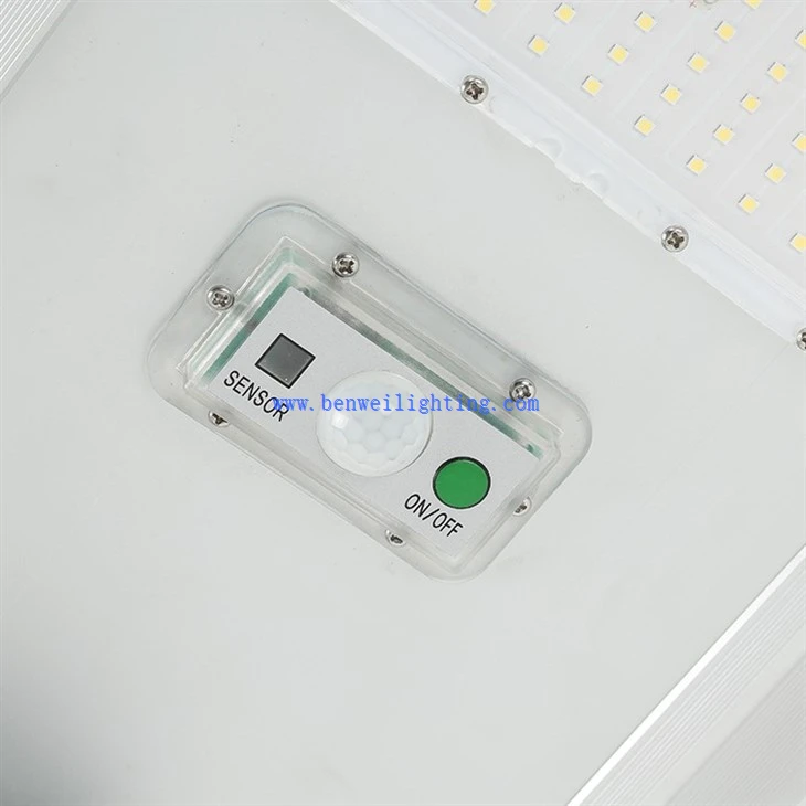 Green solar-powered Roadway Light (2)